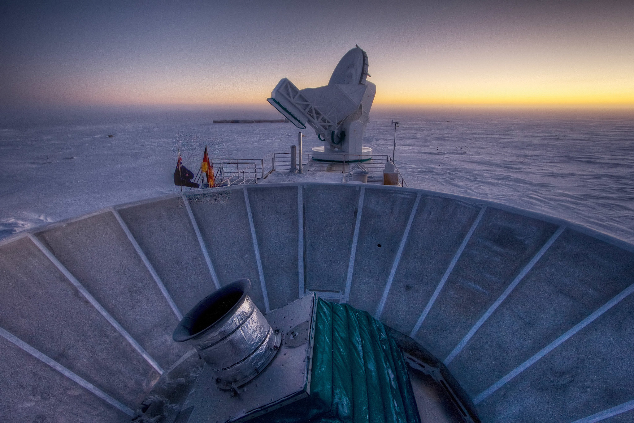 The Bicep2 telescope, in the foreground, was used to detect the faint
									 spiraling gravity patterns — the signature of a universe being wrenched
									 violently apart at its birth.