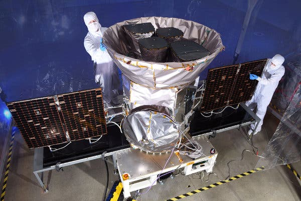 NASA’s TESS Satellite Spots ‘Missing Link’ Exoplanets